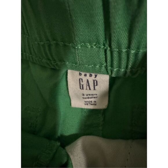 Gap green Boys 3T shorts. New without tags - Picture 2 of 3